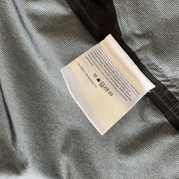 Lululemon Rain Haven Jacket *Insulated Black Size 6, like new. - Picture 10 of 11